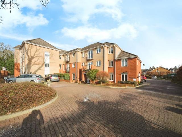 1 bedroom ground flat for sale