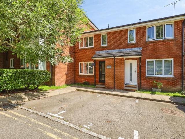 1 bedroom ground flat for sale