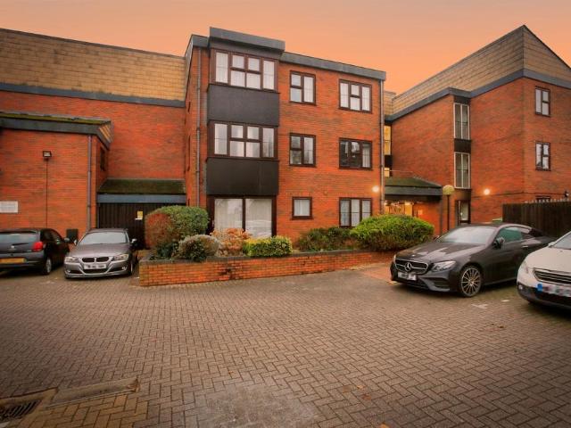 1 bedroom ground flat for sale