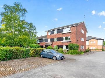 1 bedroom ground flat for sale