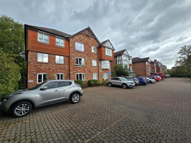 1 bedroom ground flat for sale