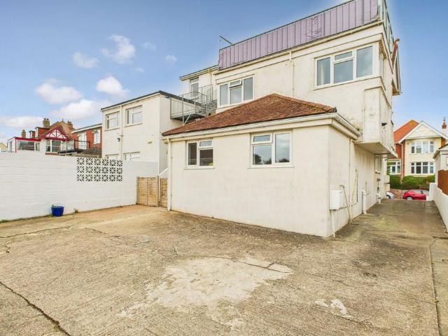 1 bedroom ground flat for sale