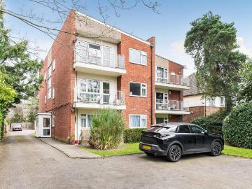 1 bedroom ground flat for sale