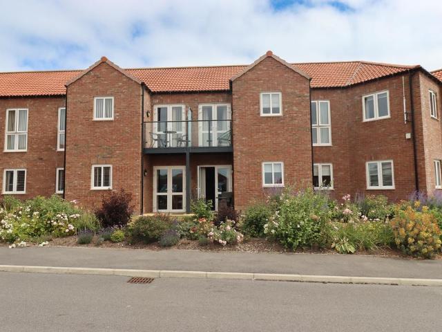 1 bedroom ground flat for sale