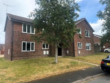 1 bedroom ground flat for sale