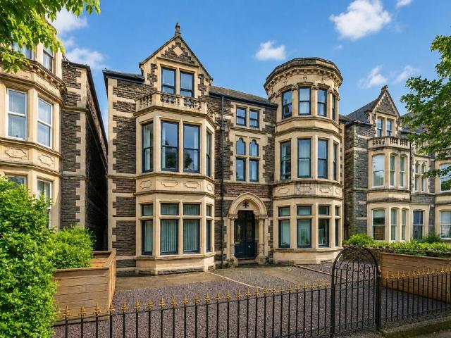 1 bedroom ground flat for sale