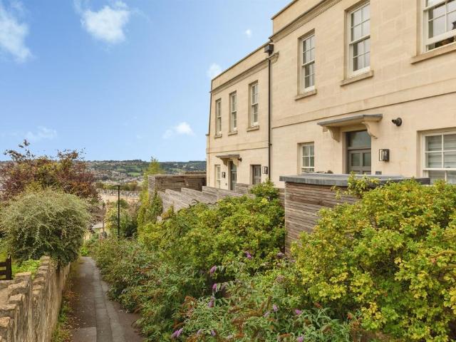 1 bedroom ground flat for sale