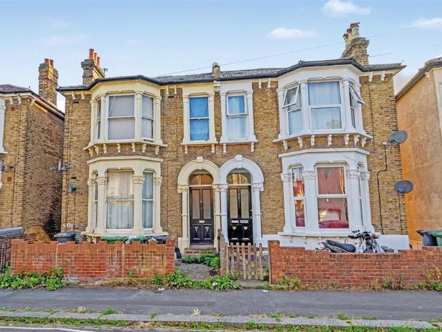 1 bedroom ground flat for sale
