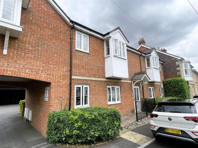 1 bedroom ground flat for sale