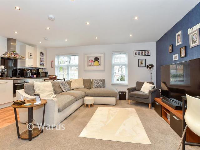 1 bedroom ground flat for sale