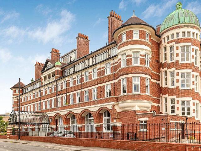 1 bedroom ground flat for sale
