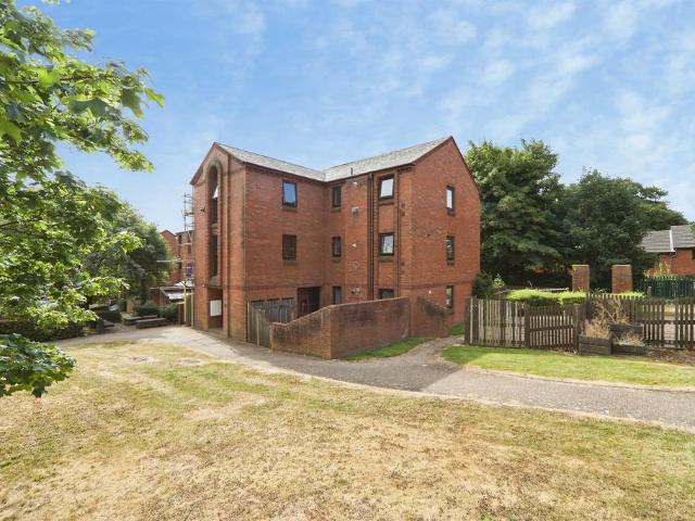 1 bedroom ground flat for sale