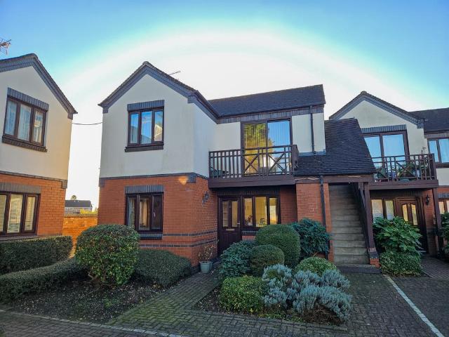 1 bedroom ground flat for sale
