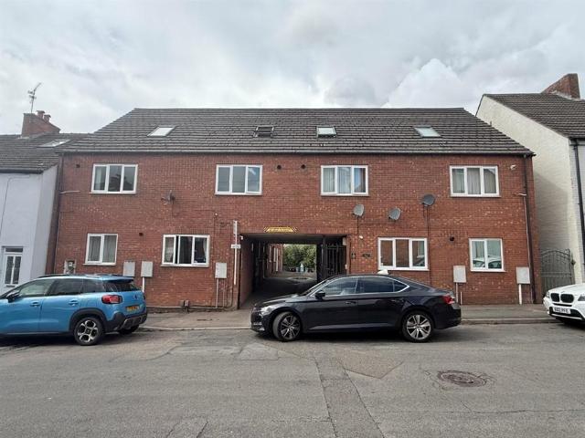 1 bedroom ground flat for sale