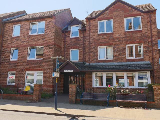 1 bedroom ground flat for sale