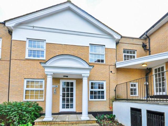 1 bedroom ground flat for sale