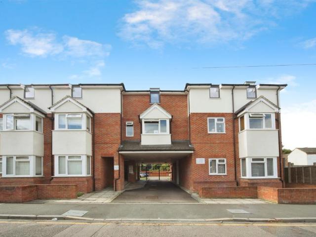 1 bedroom ground flat for sale