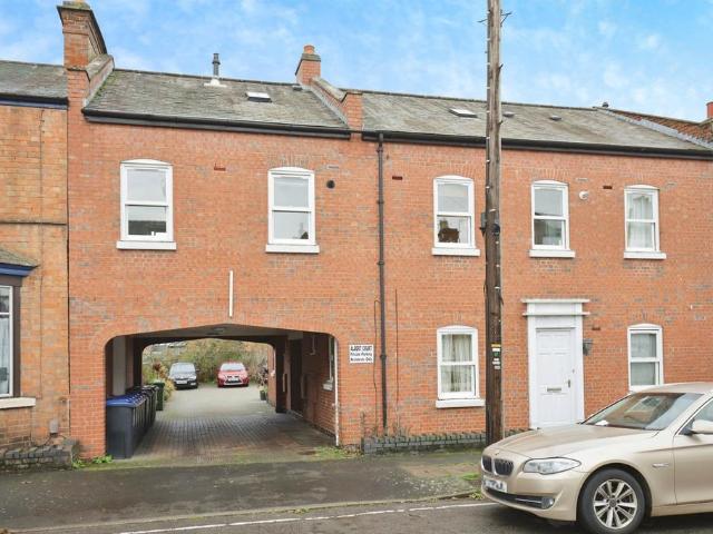 1 bedroom ground flat for sale