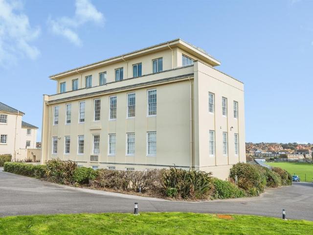 1 bedroom ground flat for sale