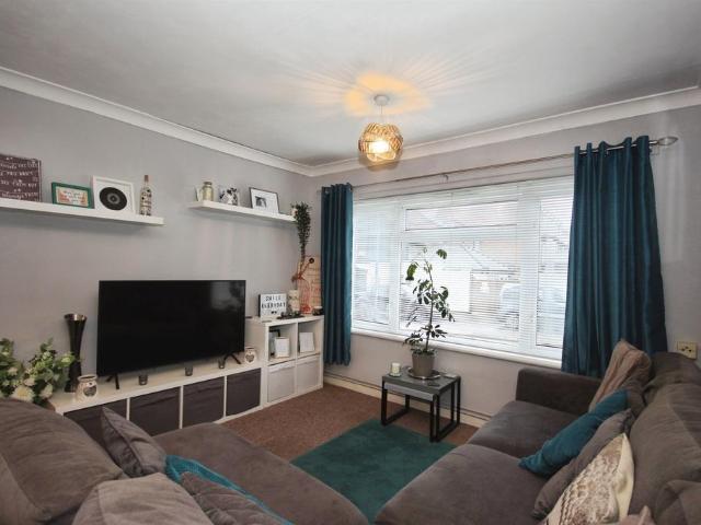 1 bedroom ground flat for sale
