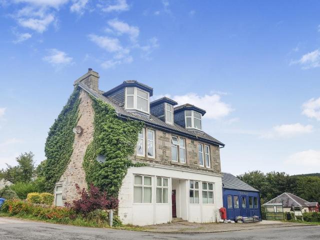 1 bedroom ground flat for sale