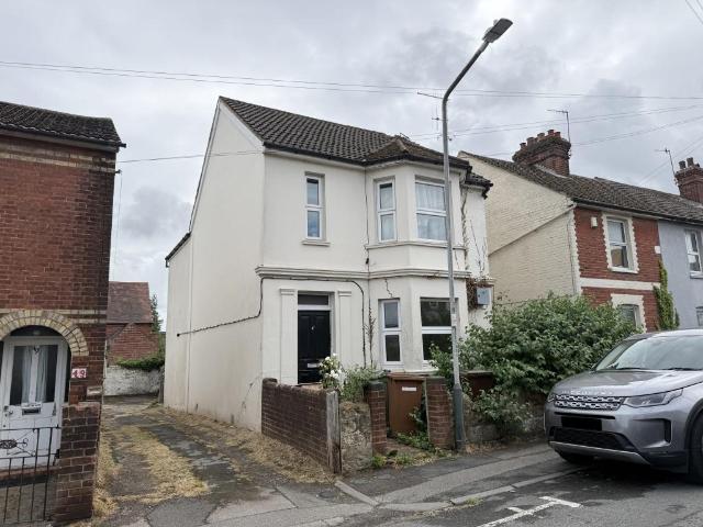 1 bedroom ground flat for sale