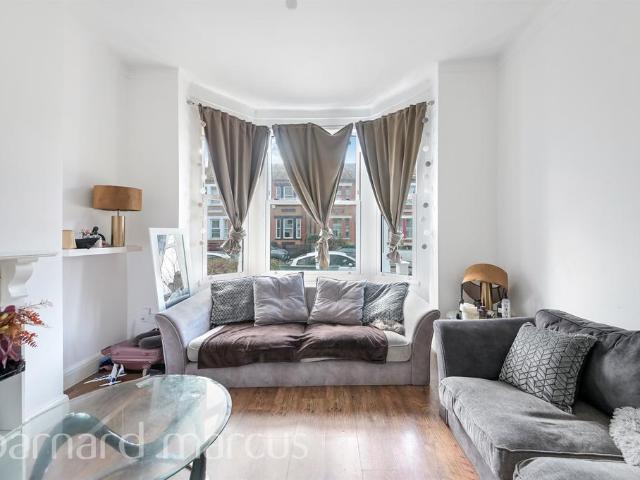 1 bedroom ground flat for sale