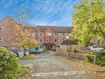 1 bedroom ground flat for sale