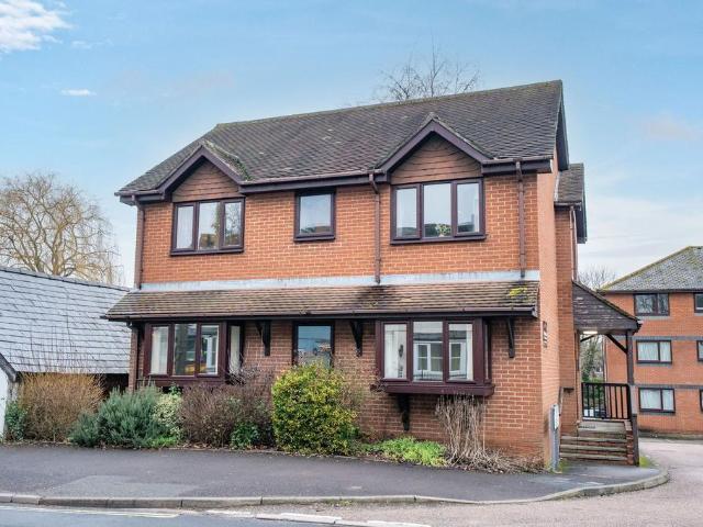 1 bedroom ground flat for sale