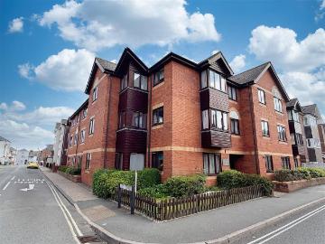 1 bedroom ground flat for sale