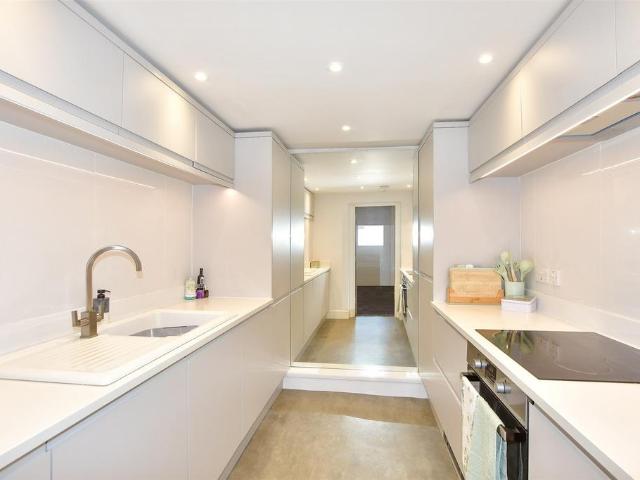 1 bedroom ground flat for sale