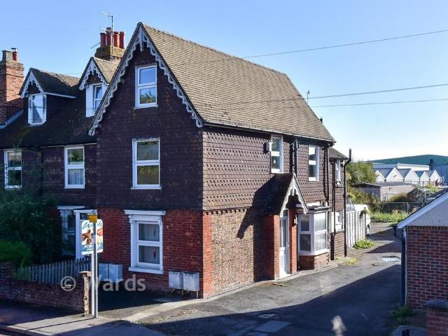 1 bedroom ground flat for sale
