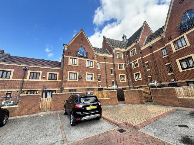 1 bedroom ground flat for sale