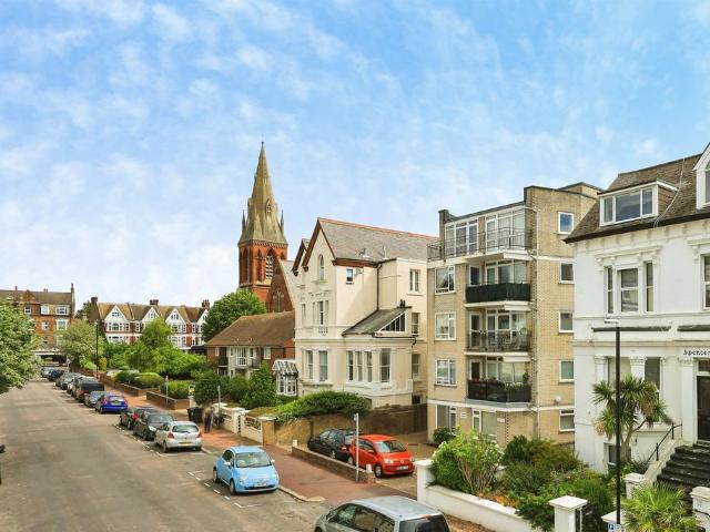 1 bedroom ground flat for sale