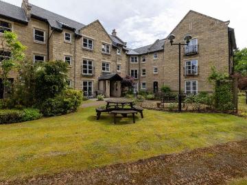 1 bedroom ground flat for sale