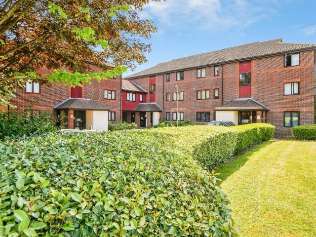 1 bedroom ground flat for sale