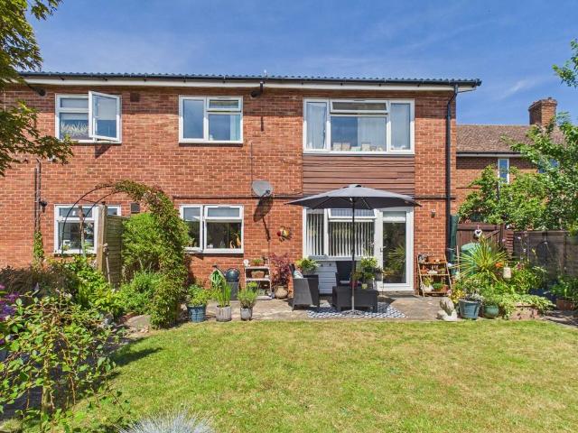 1 bedroom ground flat for sale