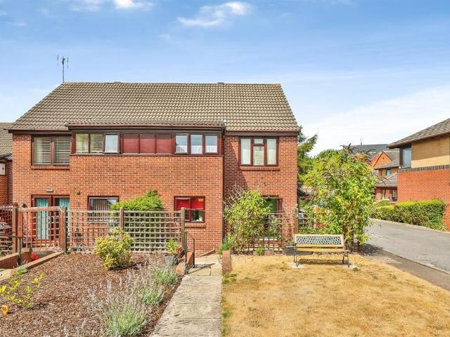 1 bedroom ground flat for sale