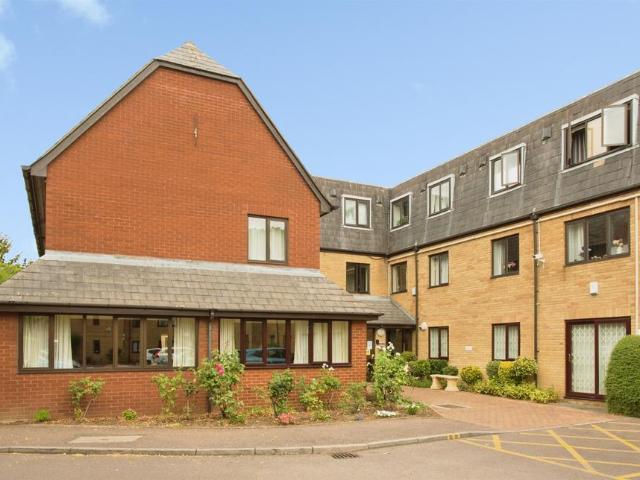 1 bedroom ground flat for sale