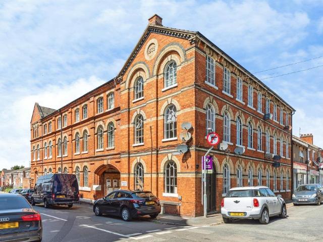 1 bedroom ground flat for sale