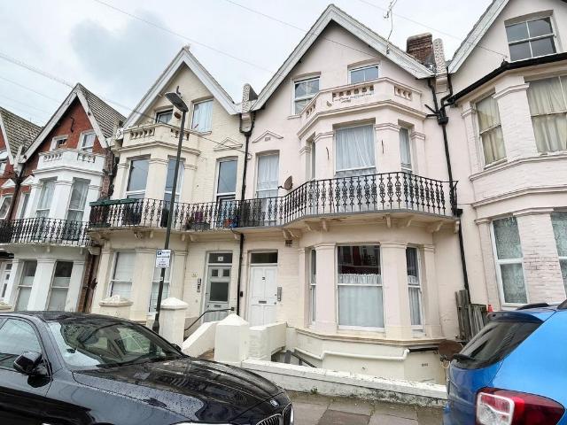 1 bedroom ground flat for sale