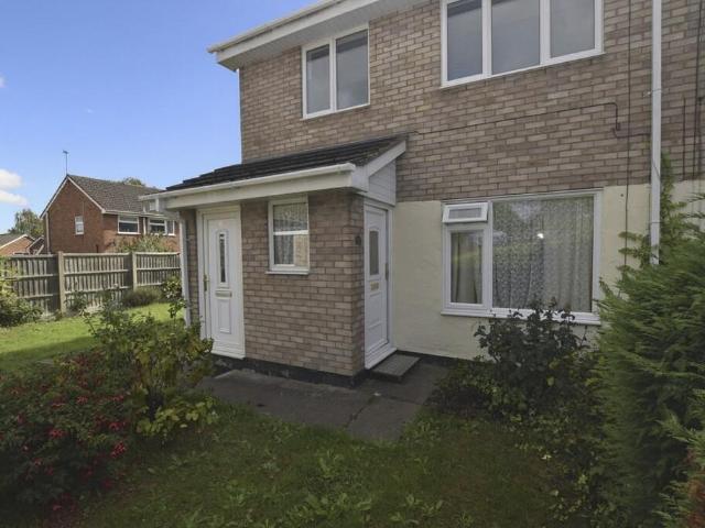 1 bedroom ground flat for sale