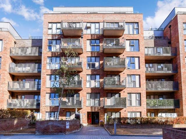 1 bedroom ground flat for sale