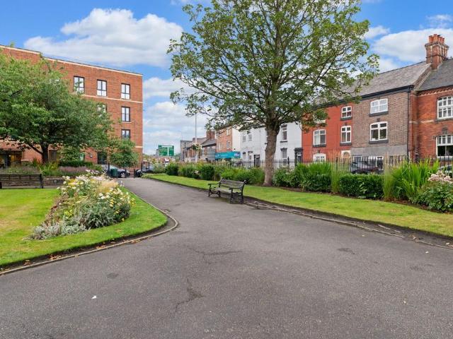 1 bedroom ground flat for sale