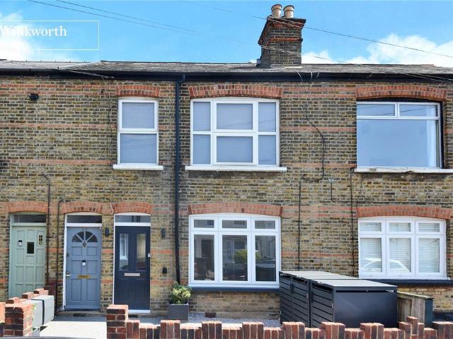 1 bedroom ground flat for sale