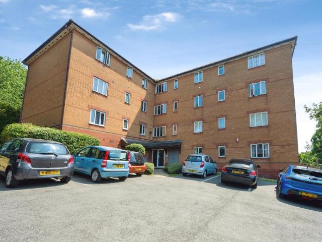 2 bedroom ground flat for sale