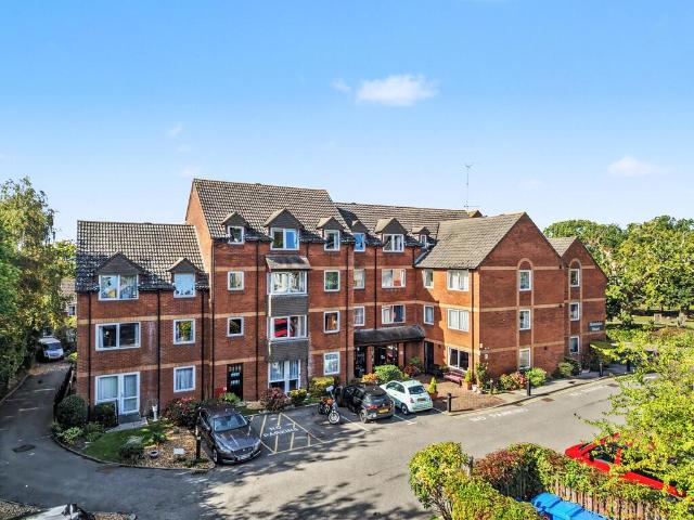 1 bedroom ground flat for sale