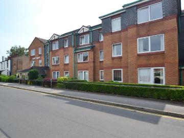 1 bedroom ground flat for sale