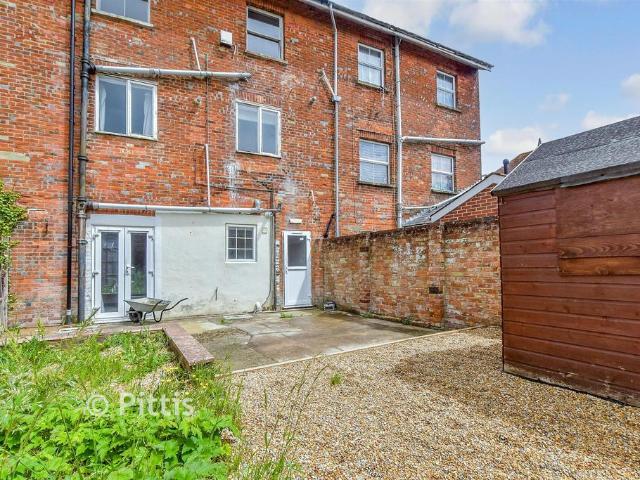 1 bedroom ground flat for sale