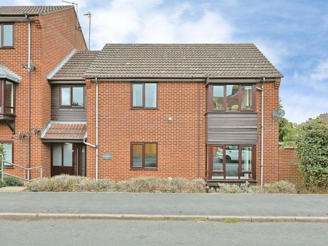 1 bedroom ground flat for sale